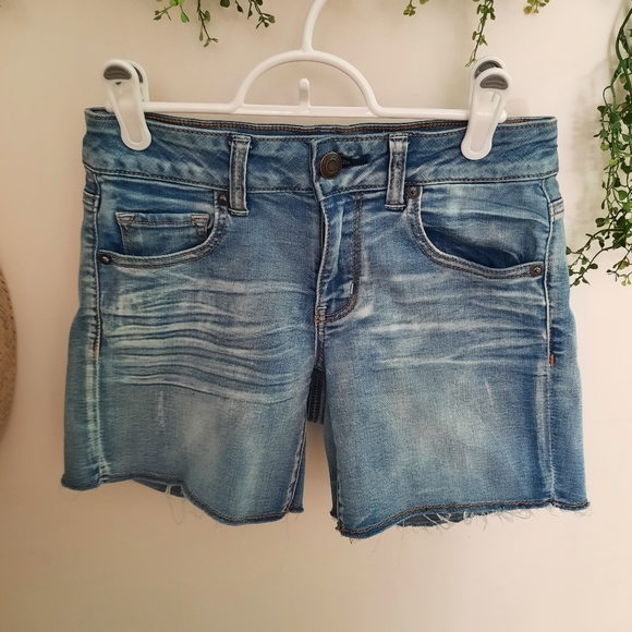 AEO Midi Super Super Stretch Jean Shorts Raw Hem 4 - Picture 1 of 11